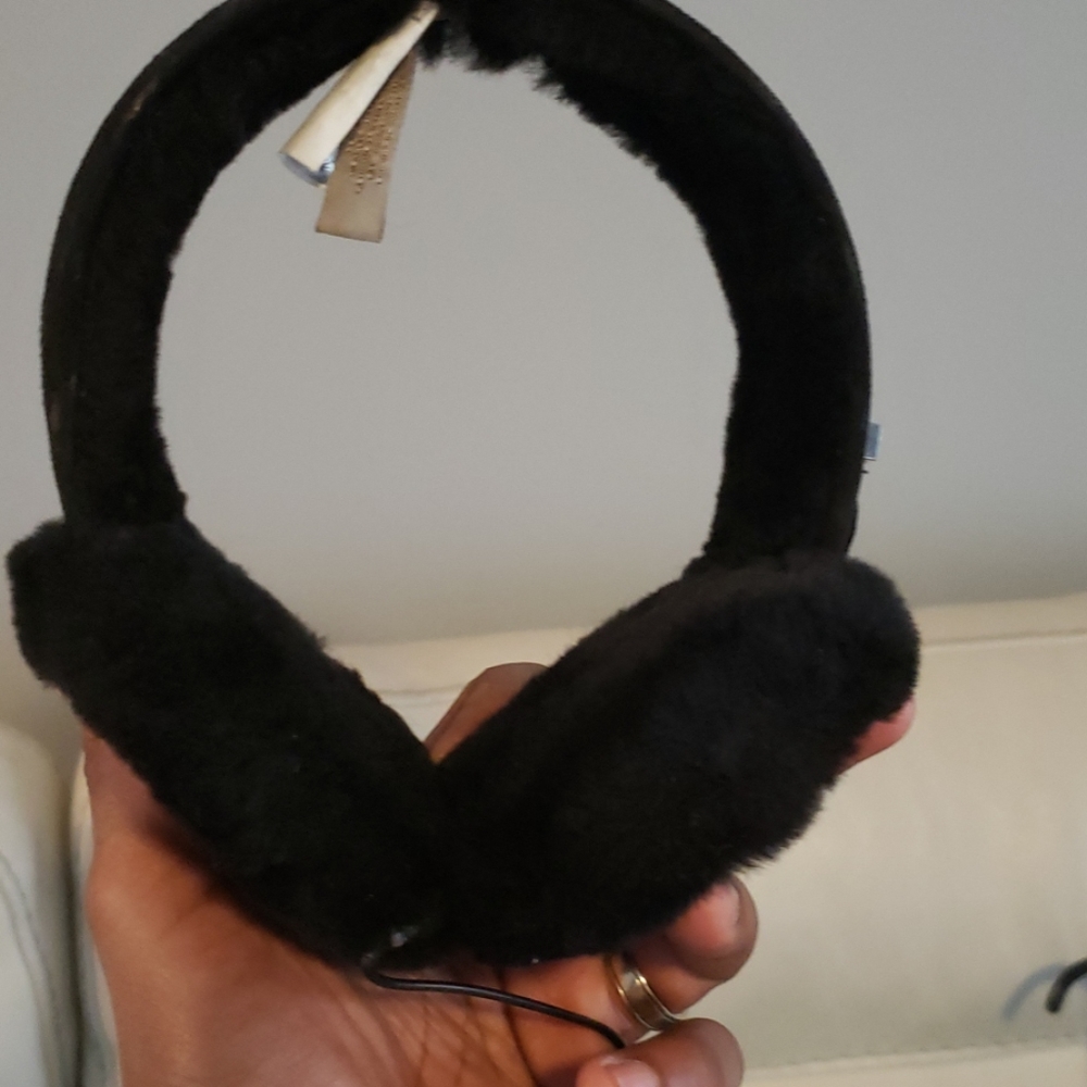 uGG - Picture 2 of 3